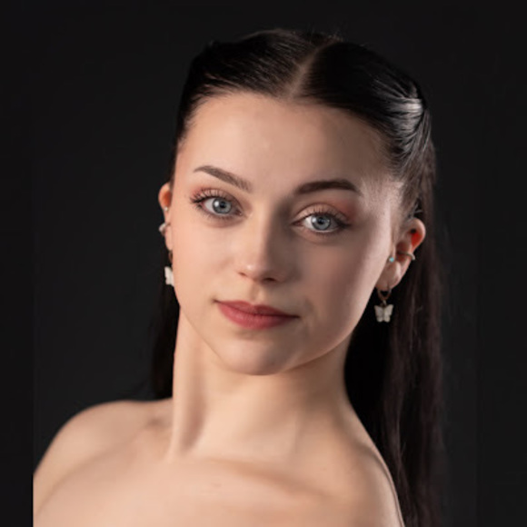 Meet your Posher, Lydia - Picture 1 of 1